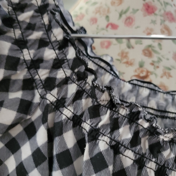 Black and White Checkered Blouse Size MEDIUM - Picture 3 of 6